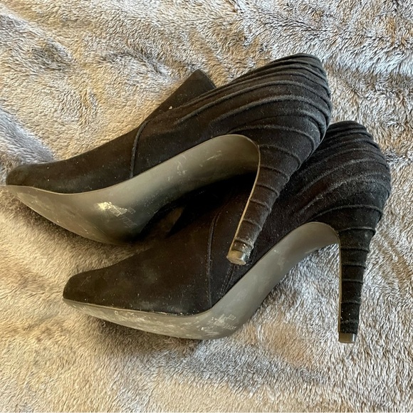 Black suede 4” heel boots in good used condition women size 8.5M - Picture 2 of 8